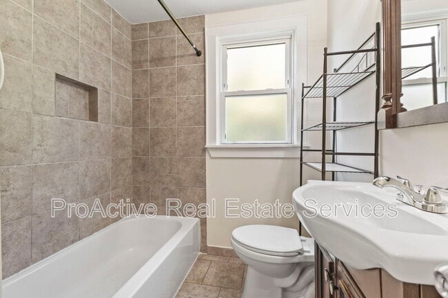 Building Photo - 1018 Wolcott Ave