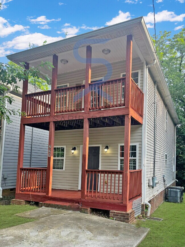 Building Photo - Move in before November 15th and choose yo...