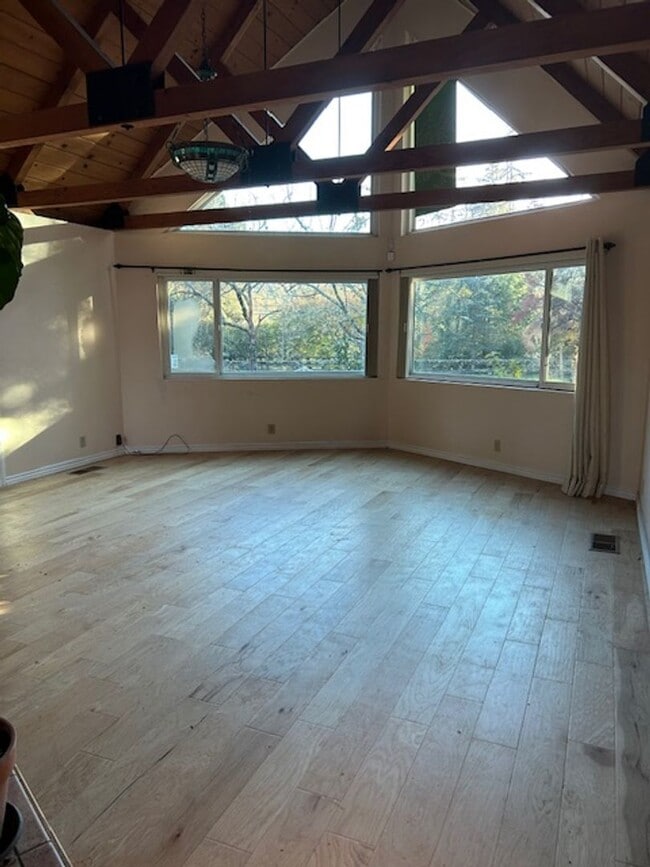 Building Photo - Country Property in Sebastopol