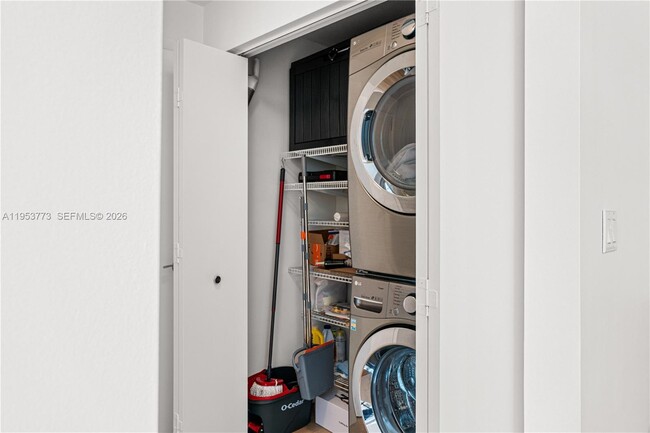 Building Photo - 90 SW 3rd St