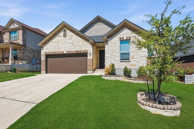 Building Photo - **Move-In Special, One Month Free**