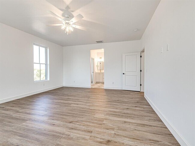 Building Photo - 29612 Memory Ln