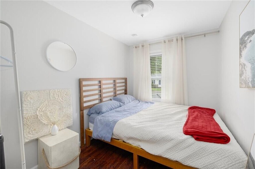 Building Photo - 66 Knowlesway, Upper unit