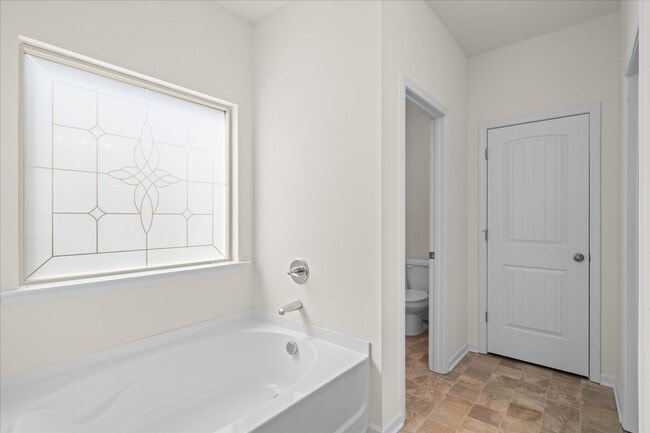 Building Photo - 1407 Red Hill Dr