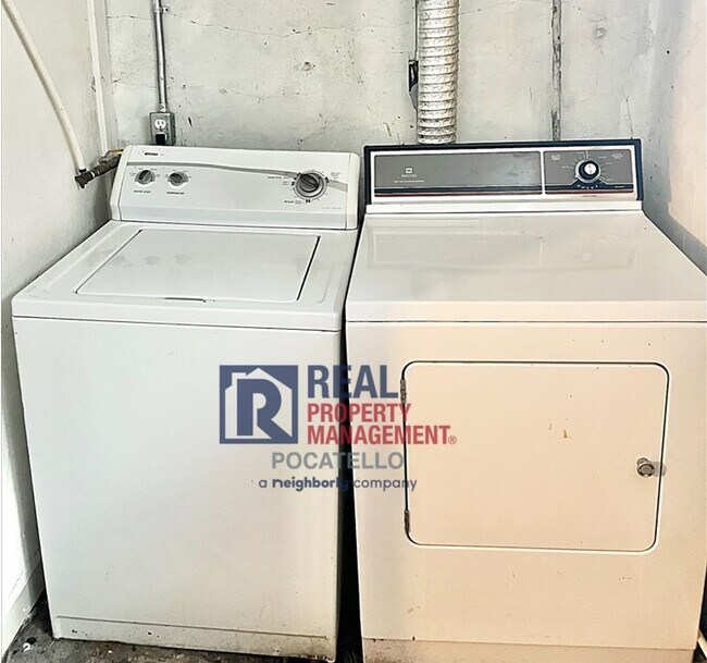 Building Photo - 611 N 11th Ave