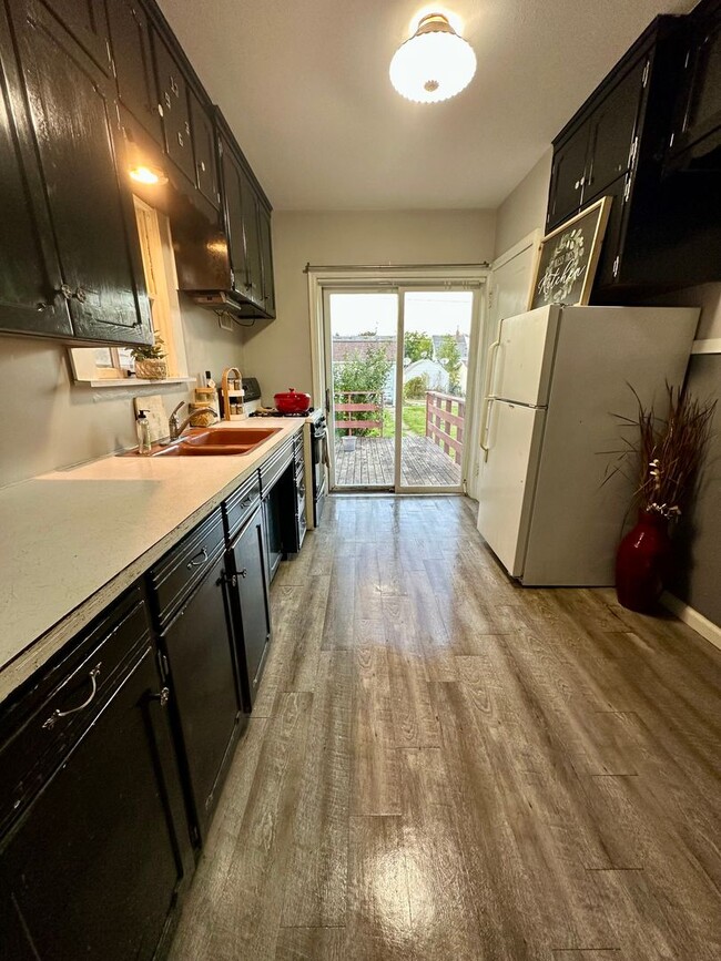 Building Photo - 4 Bed, 1.5 Bath Home for Rent in Waterloo ...