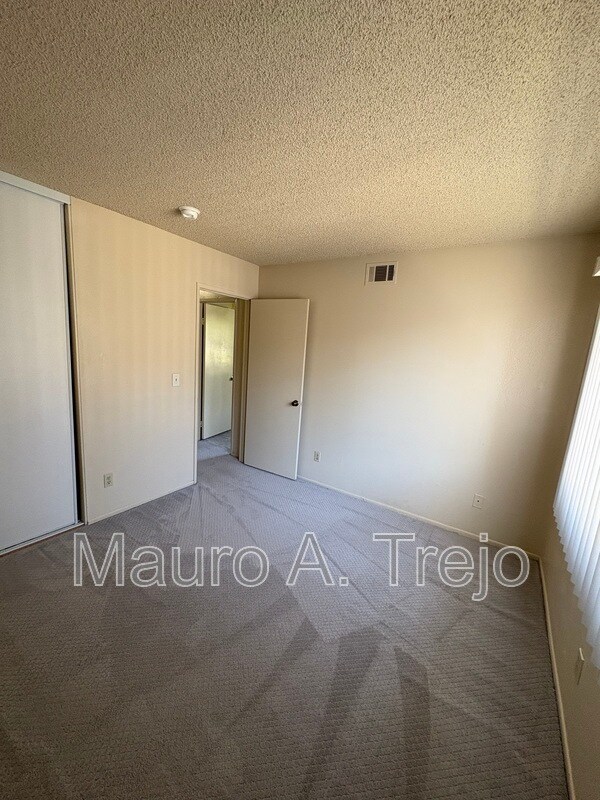 Building Photo - 1150 W Calle De Las Estrellas