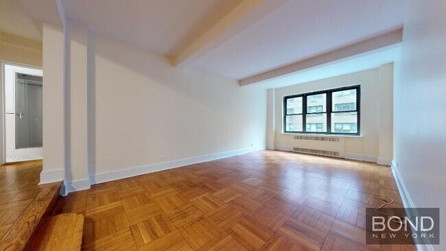 Primary Photo - 141 E 56th St