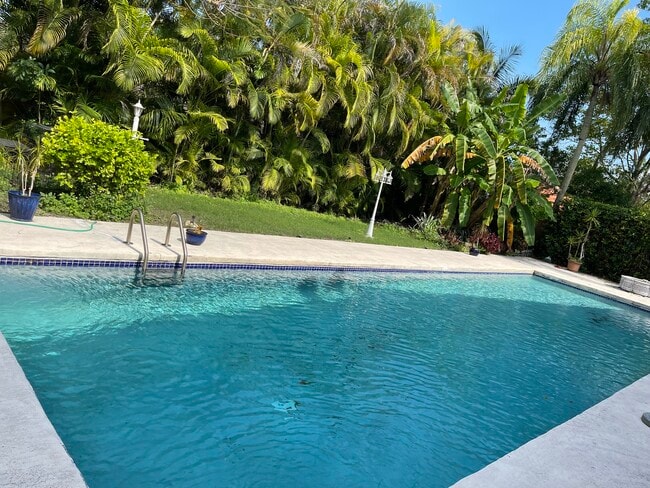 Building Photo - 8888 SW 136th St