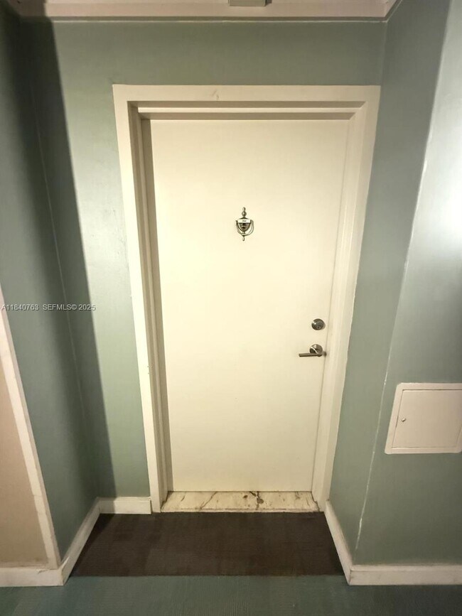 Building Photo - 600 NE 36th St