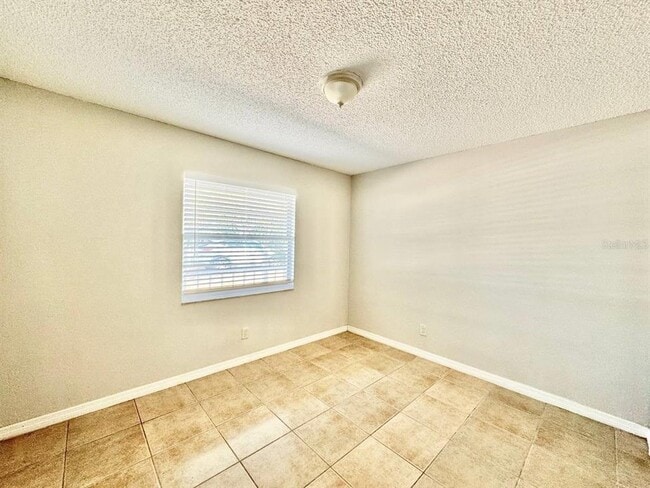 Building Photo - 627 Wildwood Way