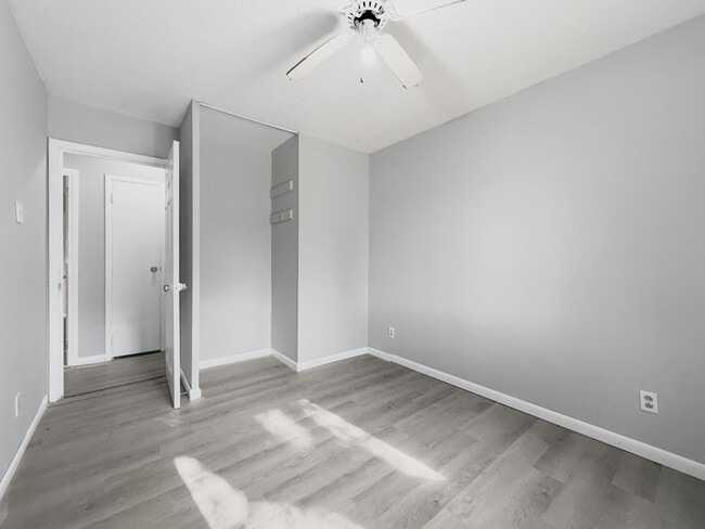 Building Photo - 836 Eastmont Dr
