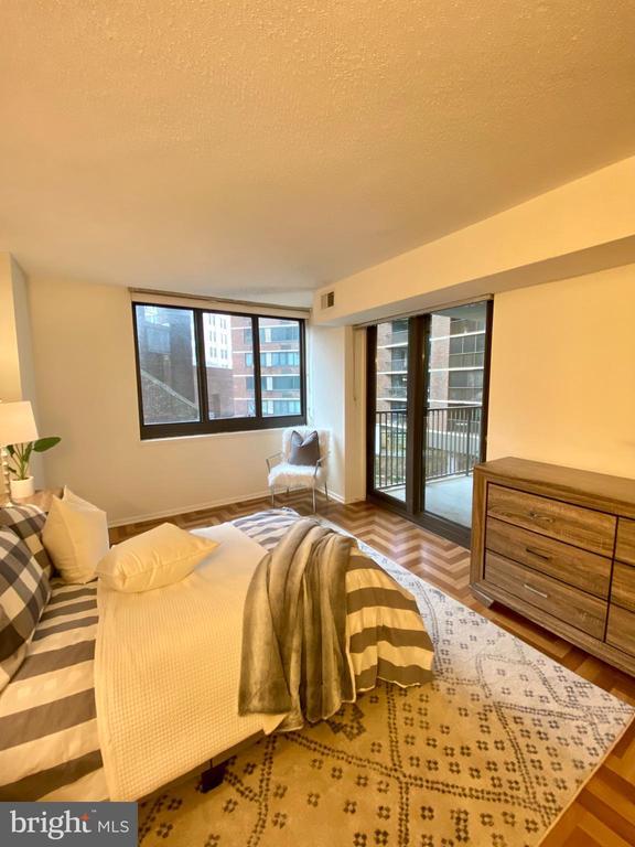 Building Photo - 1420 Locust St