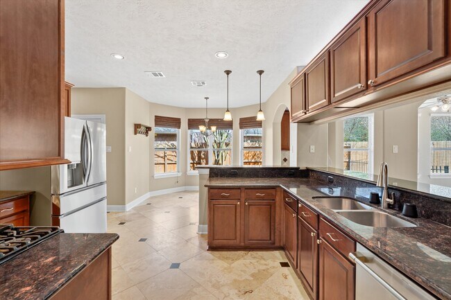 Building Photo - 2702 Pine tr