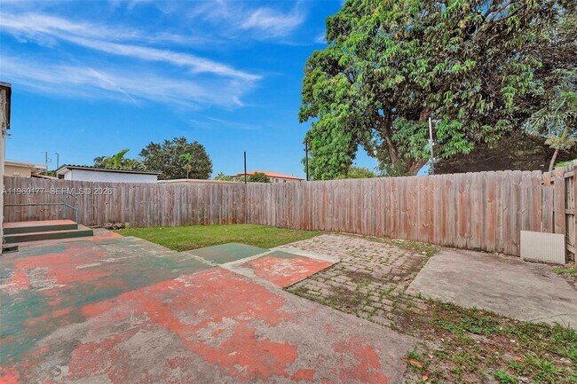 Building Photo - 2811 SW 3rd St