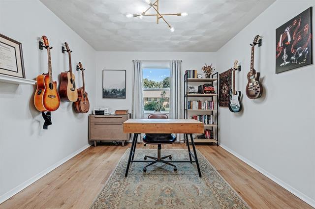 Building Photo - 10642 Mapleridge Dr