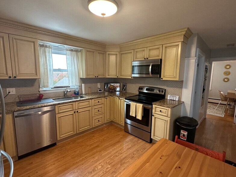 Primary Photo - 65 Sherry Ave