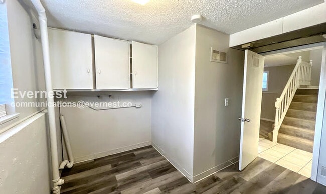 Building Photo - 7936 N Forest Ave