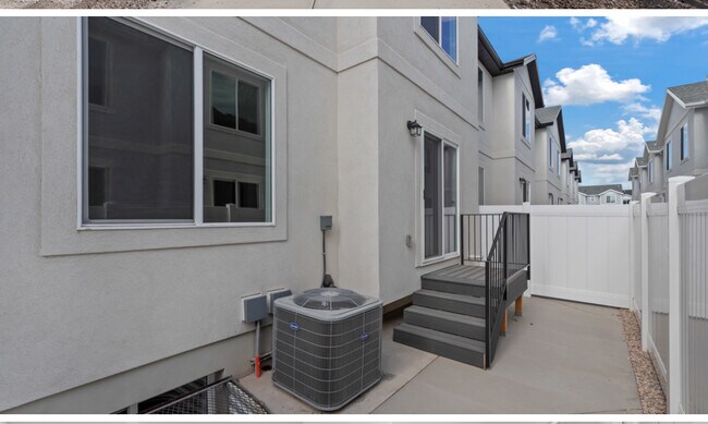 Building Photo - 487 N Scuttlebutt Ln