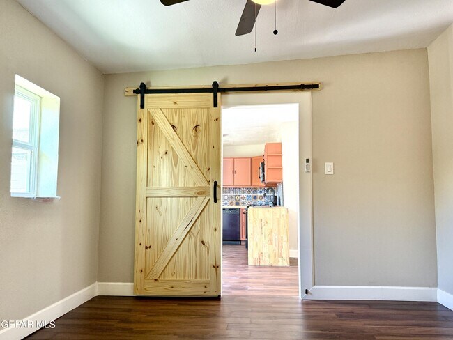 Building Photo - 2929 Grant Ave