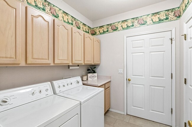 Building Photo - 5330 Roundup Dr