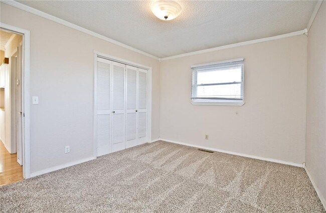 Building Photo - 11 Bromwich Ln