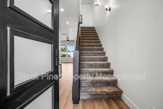 Building Photo - 2167 Klemmer Ave N