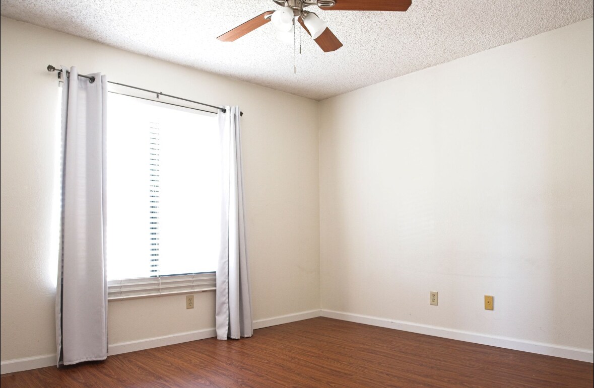 Building Photo - 173 Park Place Dr