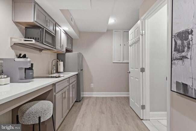 Building Photo - 2219 E Chase St