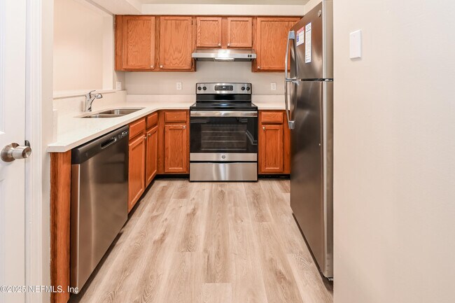 Building Photo - 12595 Ashmore Green Dr N