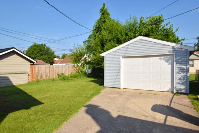 Building Photo - Sunnymeade home in South Bend IN, 3 bedroom 1 bath
