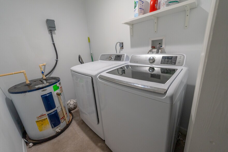 Building Photo - 2627 Ambergate Rd