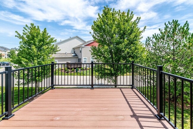 Building Photo - Gorgeous Updated 3 Bed 3 Bath Home Garage