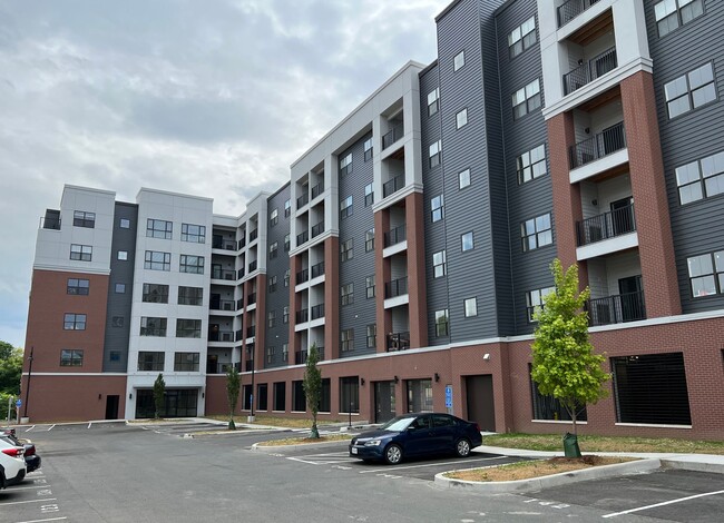 Building Photo - Brookview Commons West - Studios, 1BR, 2BR...