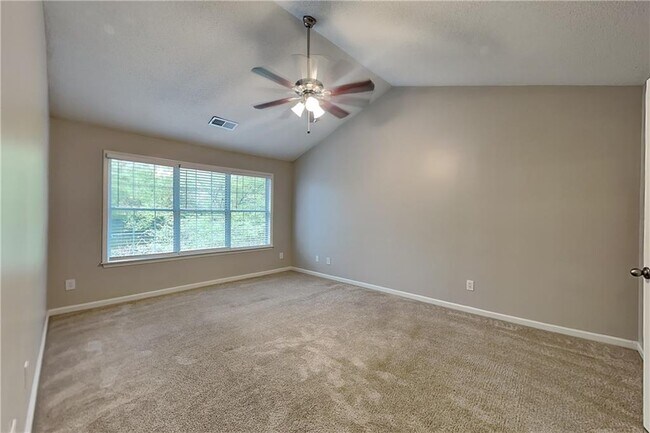 Building Photo - 13040 Carriage Park Ln