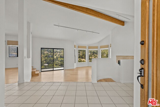 Building Photo - 3665 Alta Mesa Dr