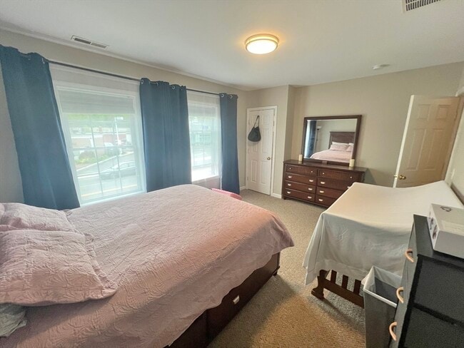 Building Photo - 208 N Main St