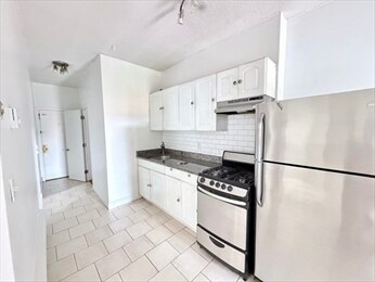 Building Photo - 853 Harrison Ave