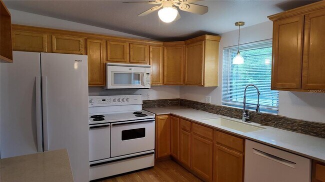 Building Photo - 5517 Maxine Dr