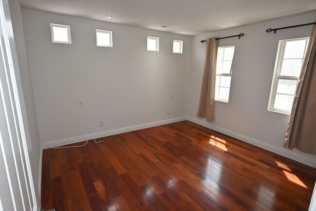 Building Photo - Beautiful 2 Bed 2 Bath Single Story House in Belmont Shore of Long Beach