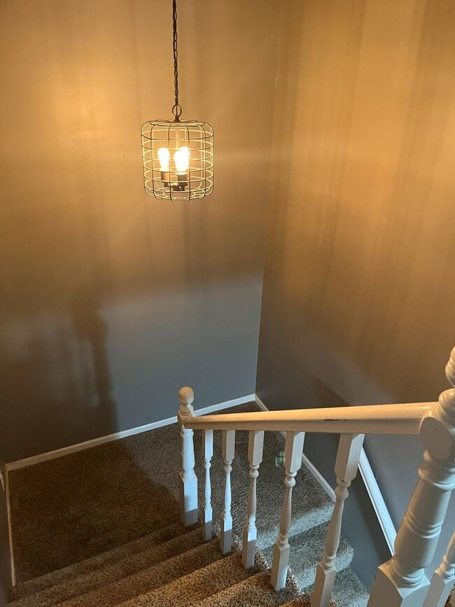 Building Photo - 3 bed 2.5 bath townhome off Bob Billings!