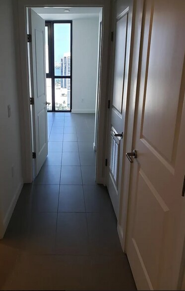 Building Photo - 1600 NE 1st Ave