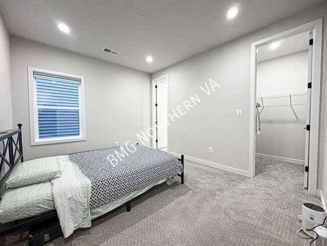 Building Photo - 41684 Carefree Court