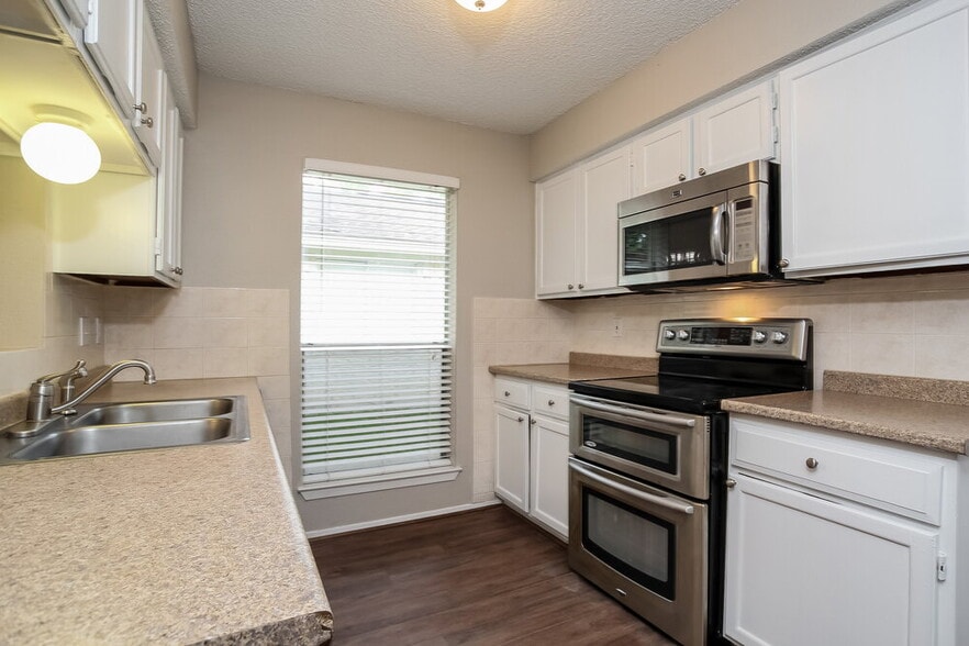 Building Photo - 4302 Shalom Creek Ln