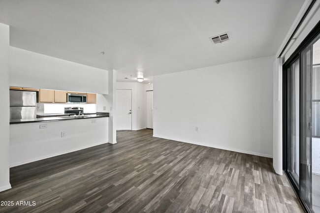 Building Photo - 3065 N 67th Ave