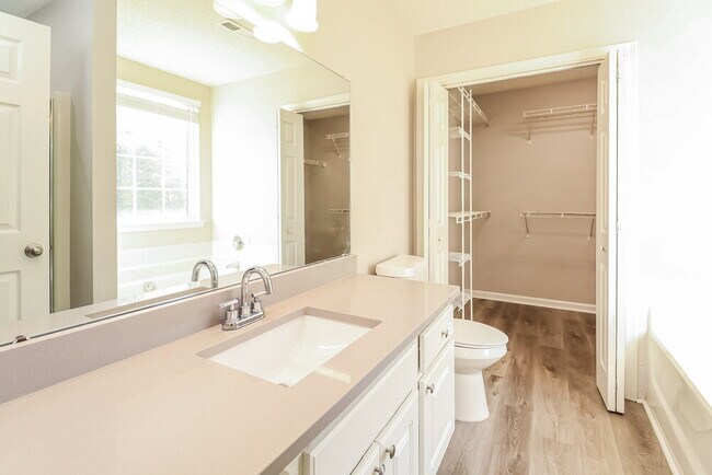 Building Photo - 3044 Hawick Commons Dr