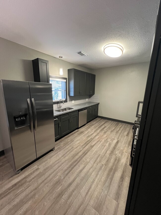 Building Photo - 1105 N Rusk St