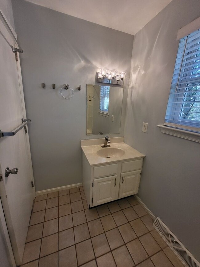 Building Photo - Well Maintained 3 Bedroom Townhome in East Lampeter Township