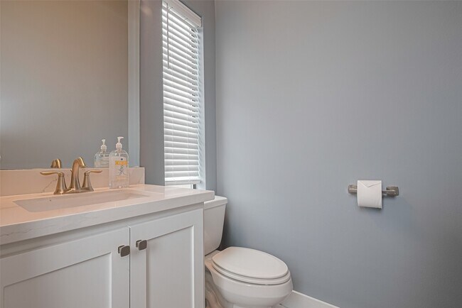 Building Photo - 4318 Center St