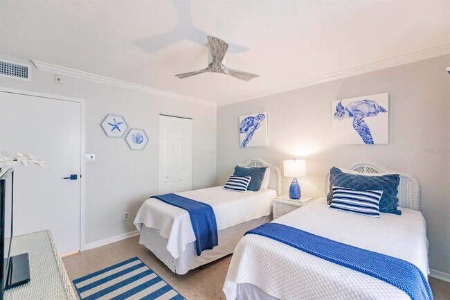 Building Photo - 1055 W Peppertree Dr